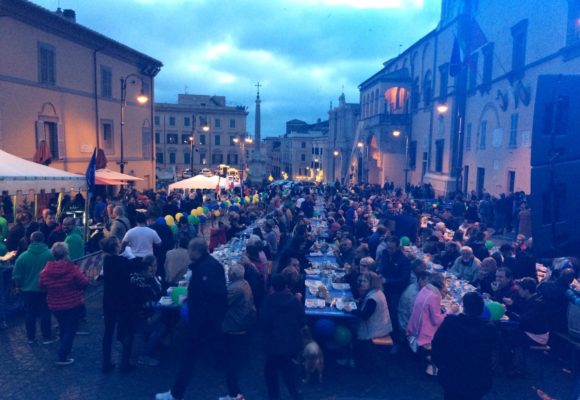 Bagno di folla per il candidato della Lega Alessandro Giulivi