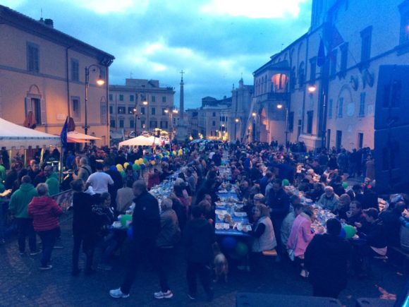 Bagno di folla per il candidato della Lega Alessandro Giulivi