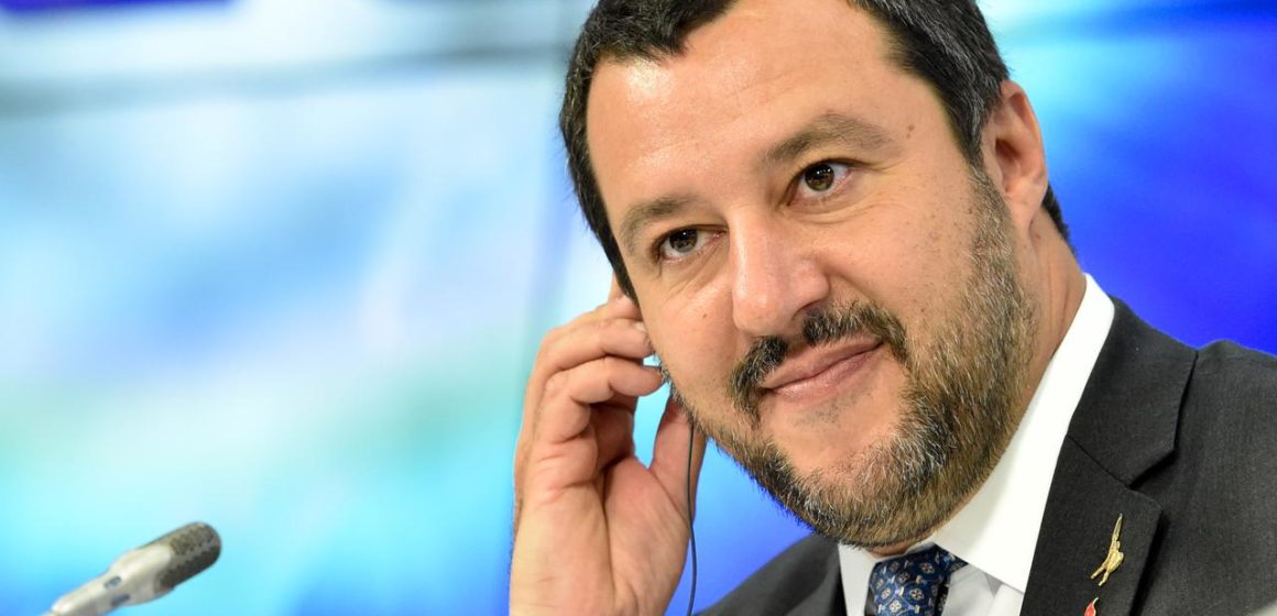 Prosegue la raccolta firme a sostegno di Salvini